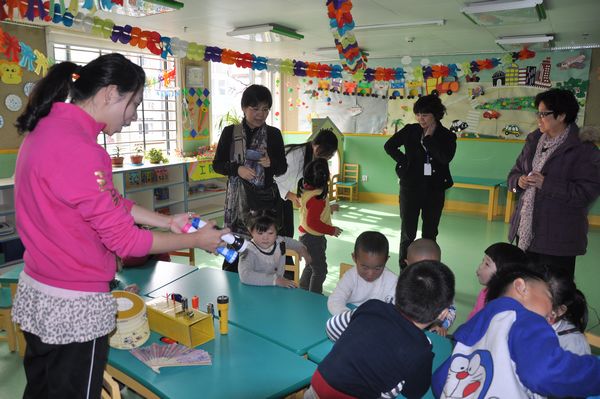 香港教育局专员参观残疾儿童训练