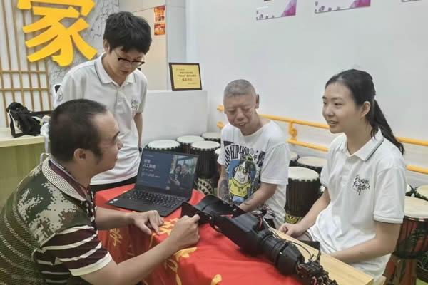 图为活动现场