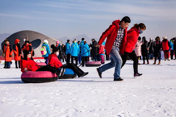 图为滑雪圈体验