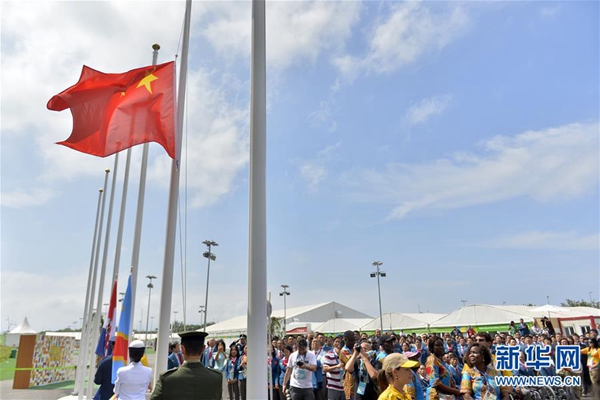 9月5日，中国代表团成员在升旗仪式上。当日，里约残奥会中国体育代表团在里约残奥村举行升旗仪式。 新华社记者普布扎西摄