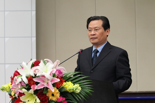 图为中国残联党组成员、副理事长孙先德在仪式上讲话