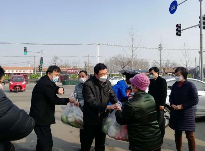 市残联党组书记郭旭升到通州区调研慰问并为困难残疾人家庭送去蔬菜和水果