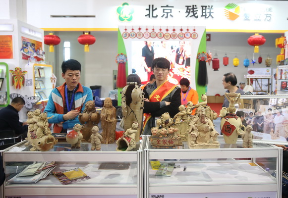 图为产品展示现场