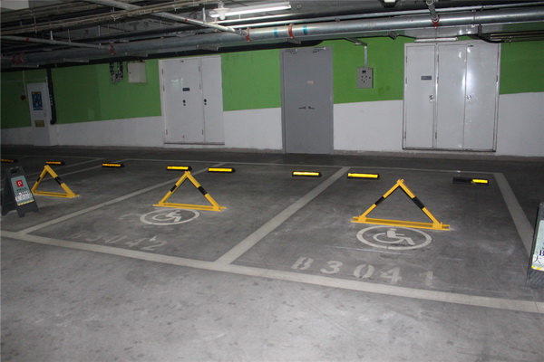 图为朝阳门SOHO地下停车场设置的无障碍停车位