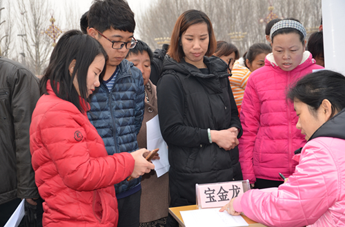 图为“春风行动”招聘会现场