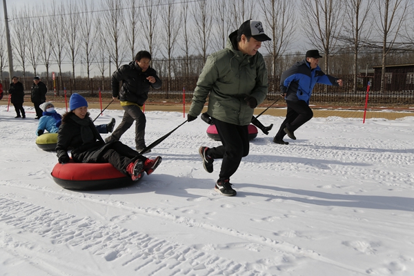 图为滑雪圈