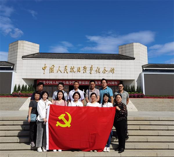 图为社服中心党支部党员干部参观中国人民抗日战争博物馆