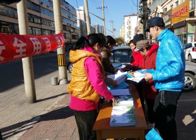 图为  密云县鼓楼街道“爱耳日”宣传活动现场