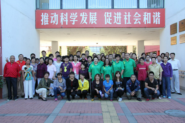 图片为：2012年北京市残疾人第一期社会指导员培训班结业留影