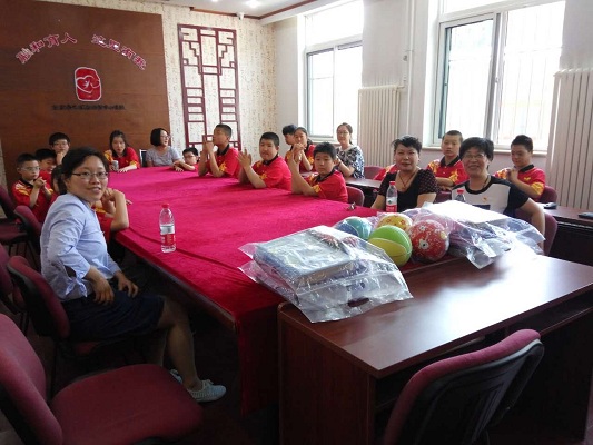 图为节日慰问现场