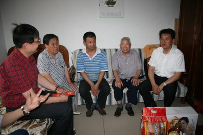 图为走访慰问困难残疾人现场