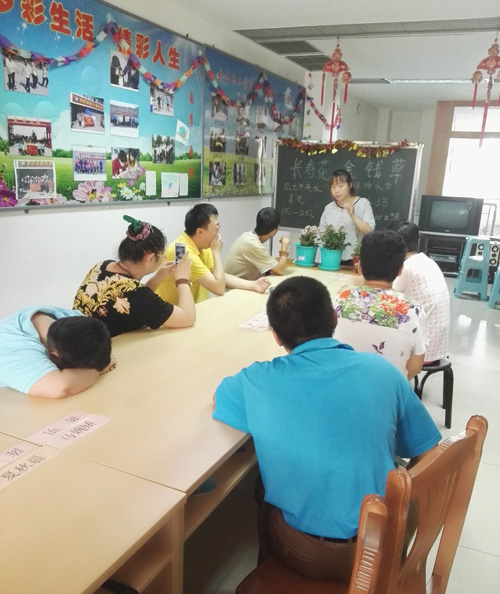  通州区梨园镇职康站开展养花技能培训活动