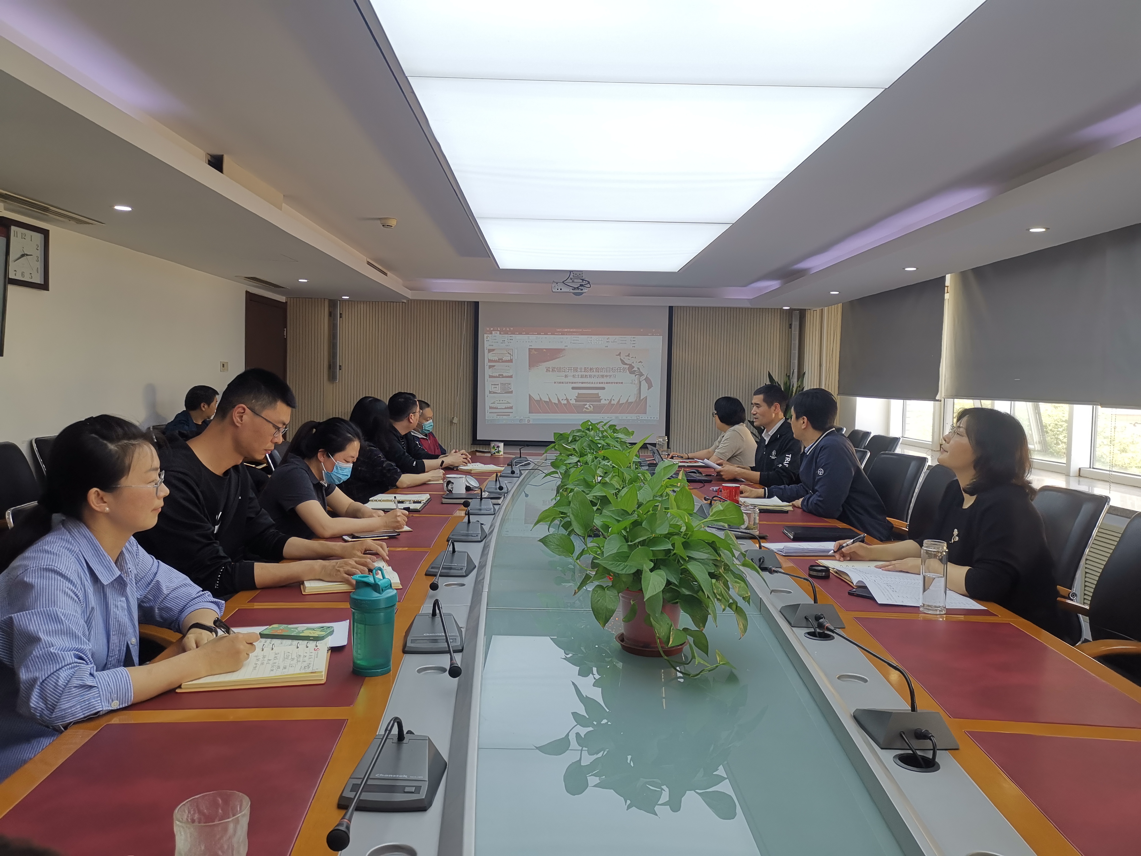 图为会议现场