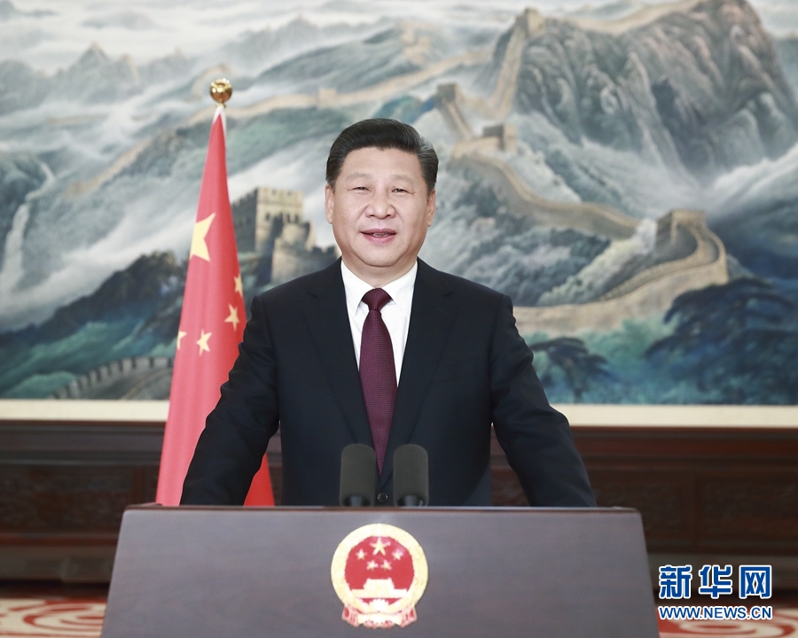 新年前夕，国家主席习近平通过中国国际广播电台、中央人民广播电台、中央电视台、中国国际电视台和互联网，发表二〇一七年新年贺词。新华社记者 兰红光 摄